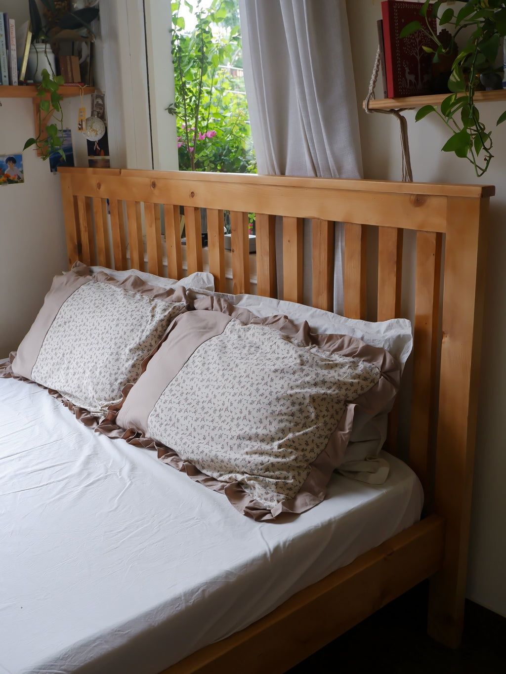 Elara Bed