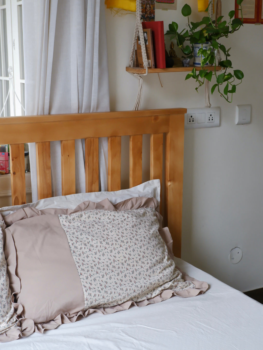 Elara Bed