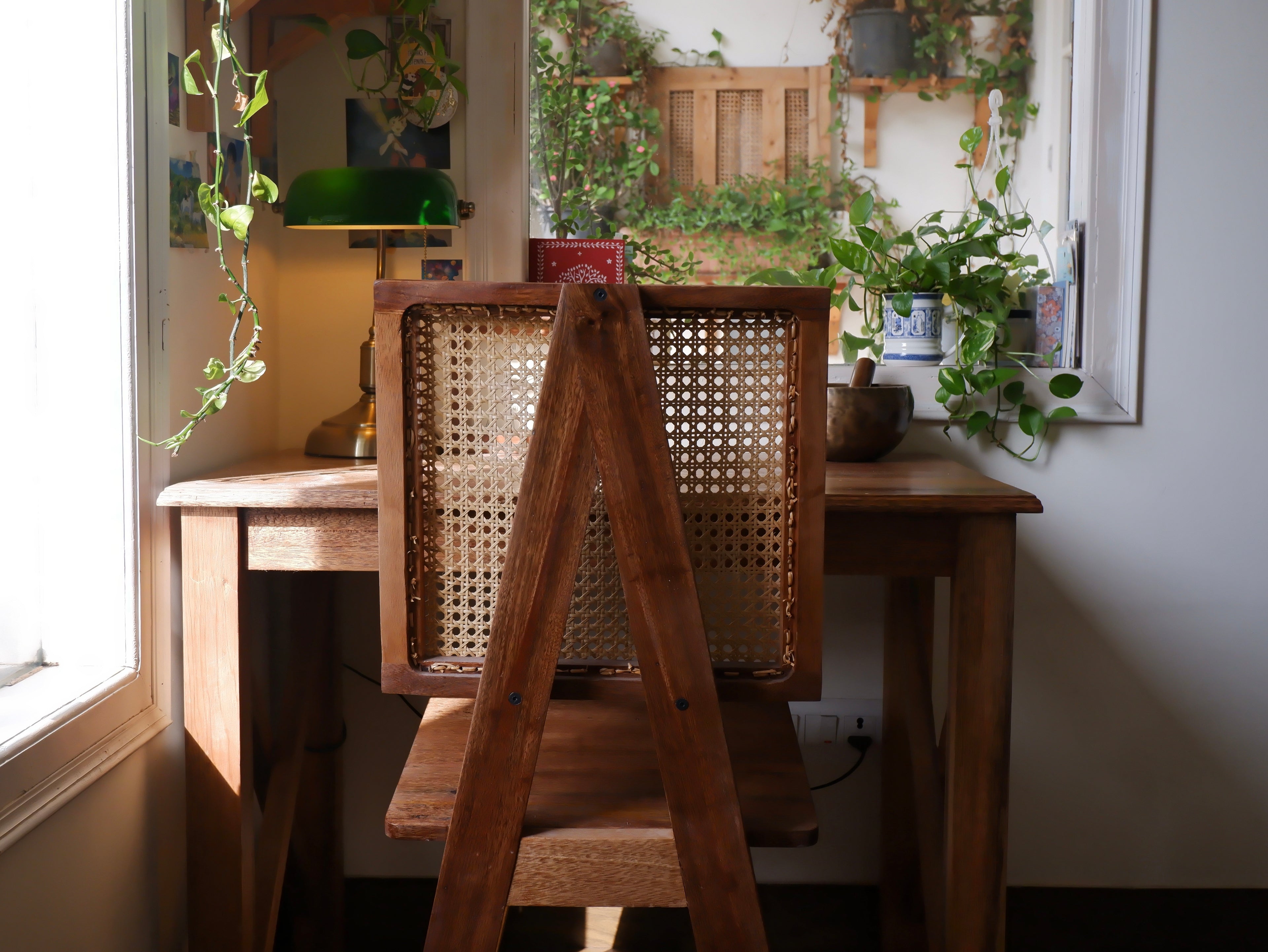 Soltra Table & Noctra Chair