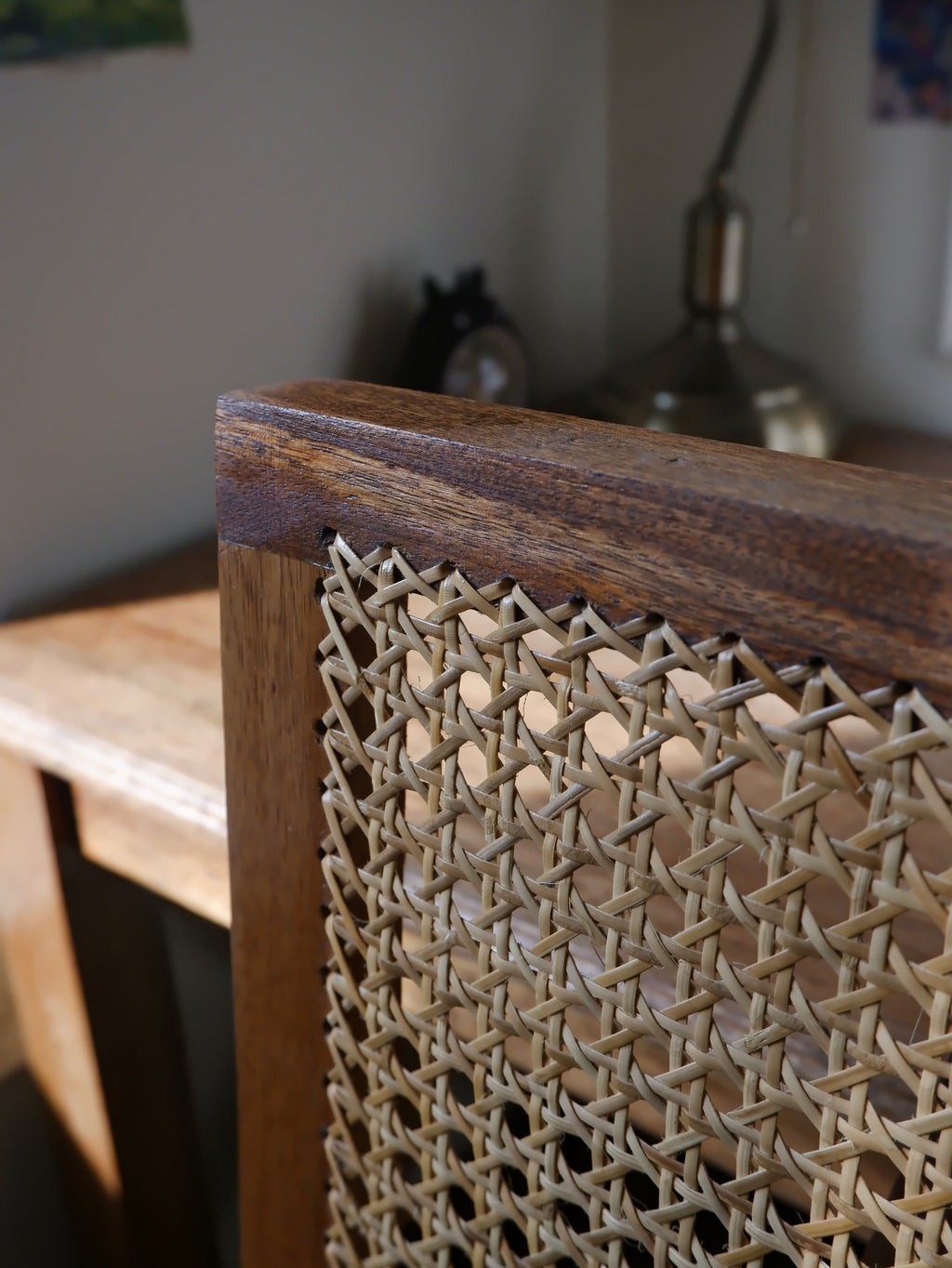Soltra Table & Noctra Chair