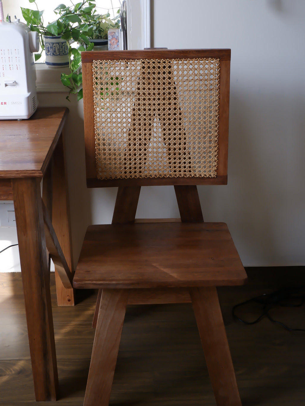 Soltra Table & Noctra Chair