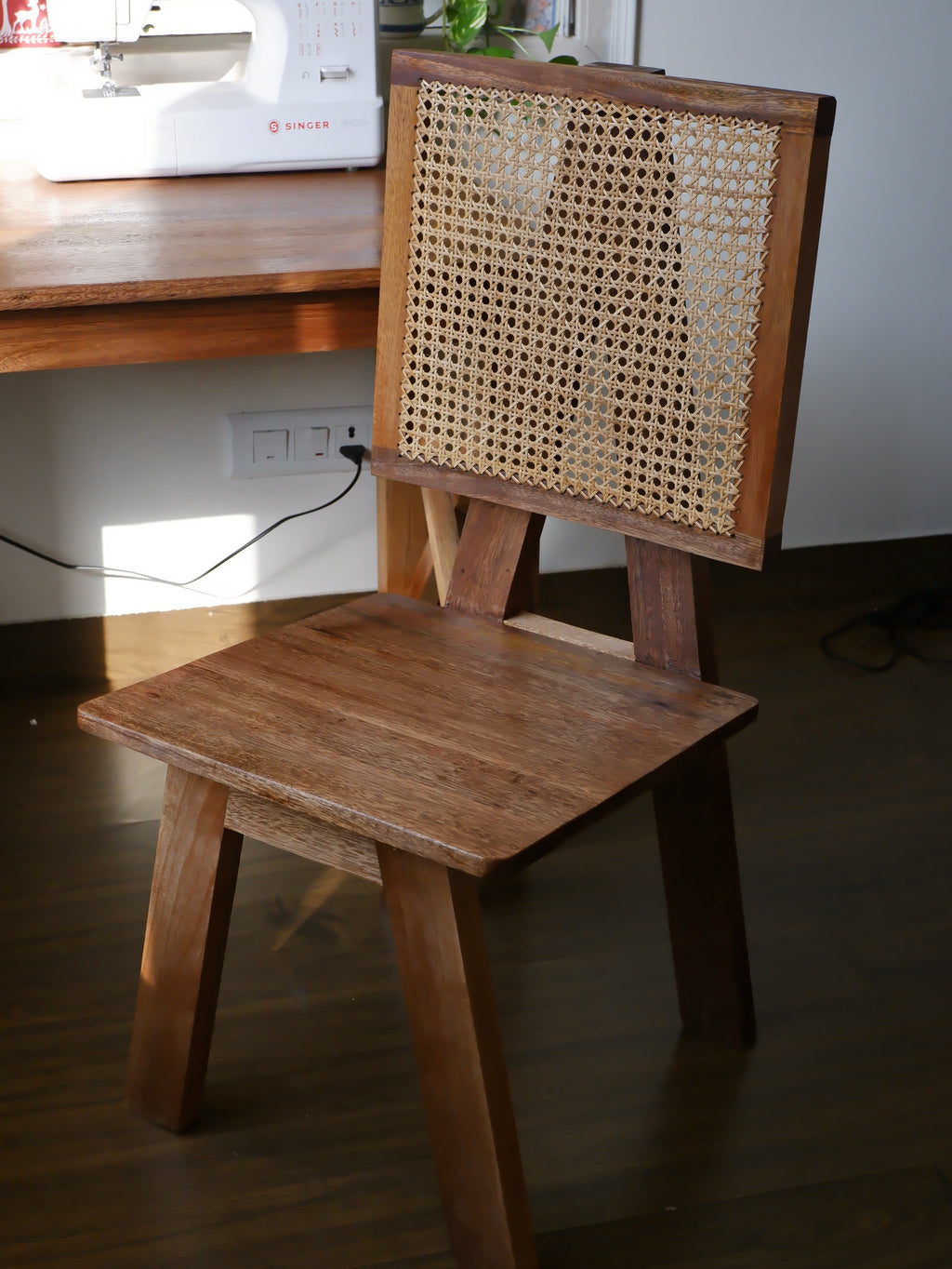 Soltra Table & Noctra Chair