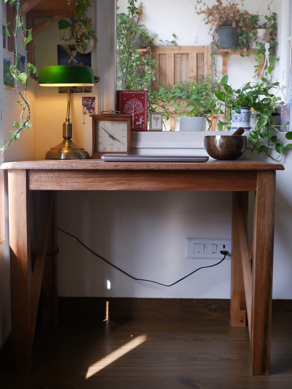 Soltra Table & Noctra Chair